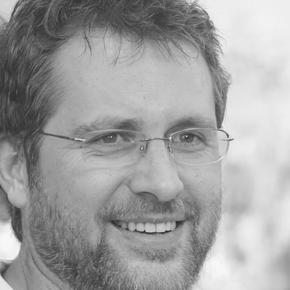 Dr. Antonio López - Investigador Económico